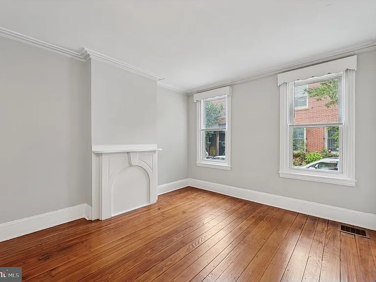 751 S Cleveland St — Photo 2