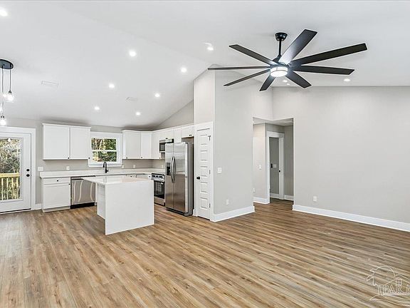 3rd image of 478 Ronda St