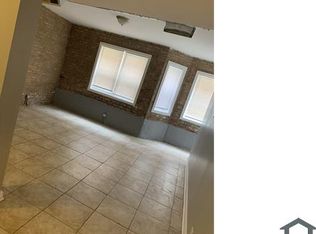 7752 S Essex Ave #101, Chicago, IL 60649