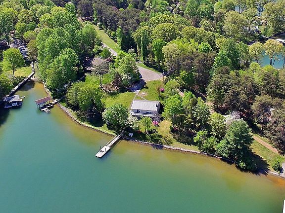 2nd image of 105 Preston Dr