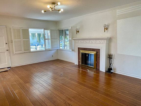 4th image of 2021 Durant Ave