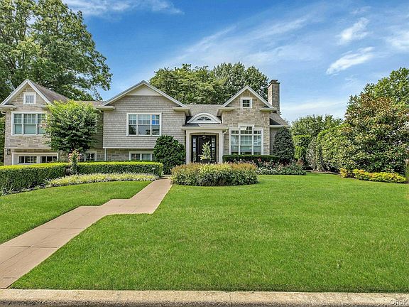 2nd image of 33 Harwood Drive E