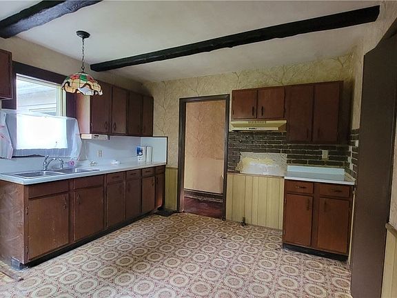4th image of 1285 McVean Rd