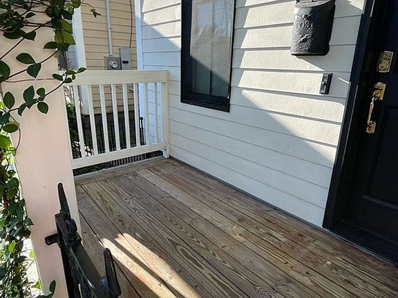 5th image of 307 E 41st St