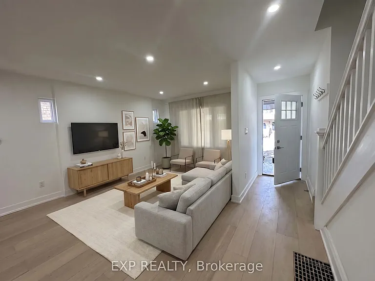926 Greenwood Ave — Photo 1
