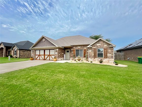 2nd image of 940 Bob Glen Cir