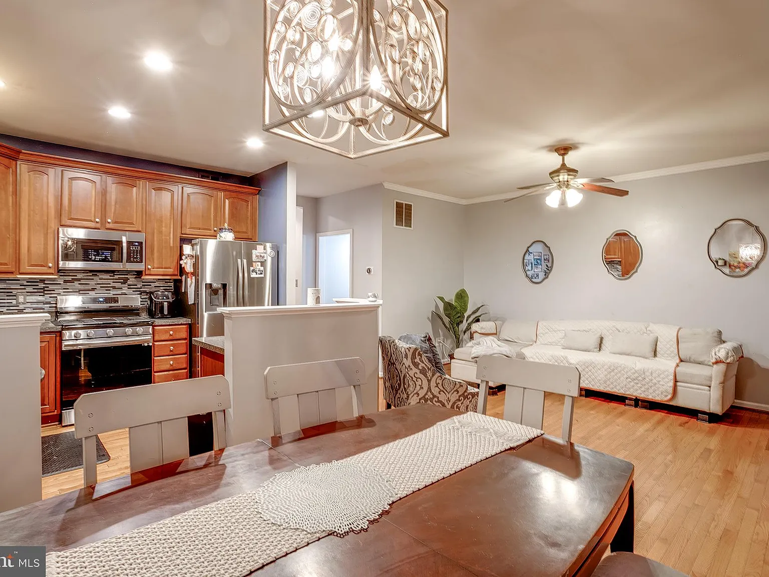 3 bed, 2.5 bath, 1414 sqft, $2,900 — Photo 4