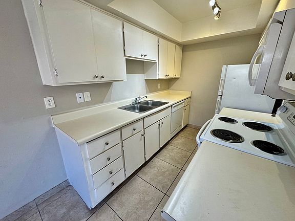 3rd image of 286 W Palomino Dr Unit 98