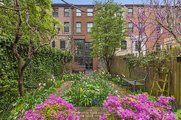 Sold by Corcoran | media 24