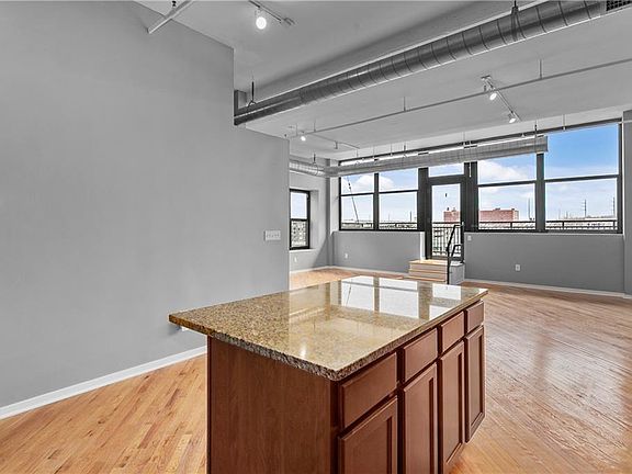 3rd image of 2015 Grand Ave Unit 424