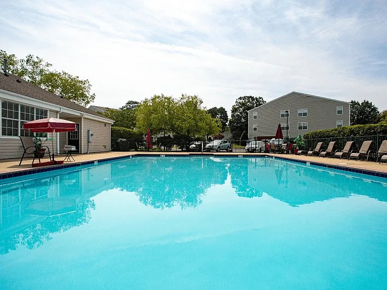 100 Marshview Dr #100 — Photo 2
