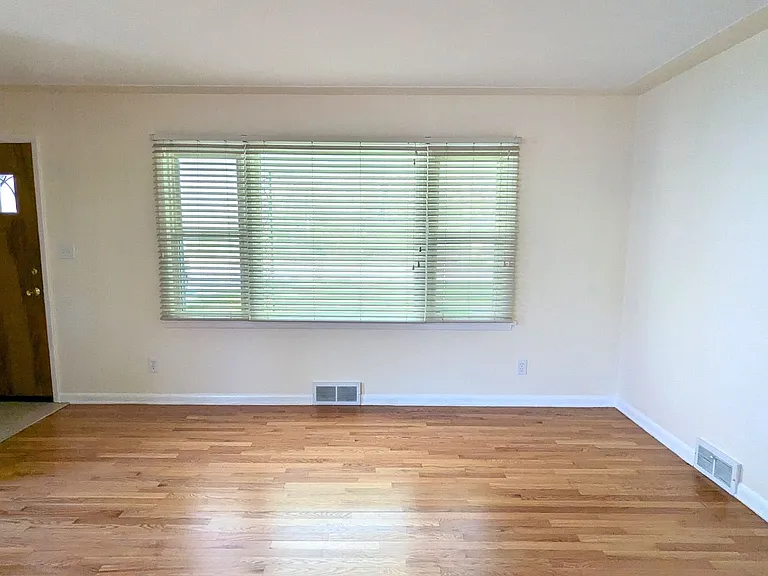755 Oakmere Pl — Photo 3