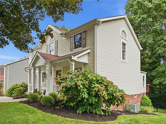 3rd image of 214 Thornwood Ct
