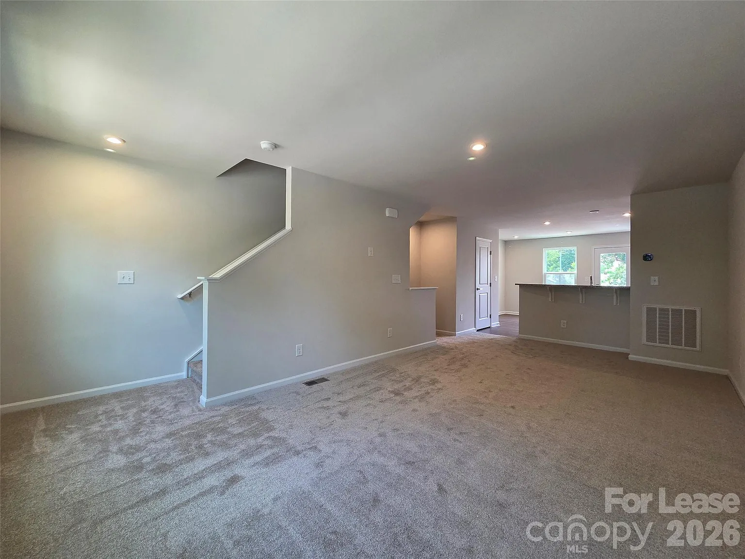 3 bed, 3.5 bath, 1500 sqft, $1,900 — Photo 3