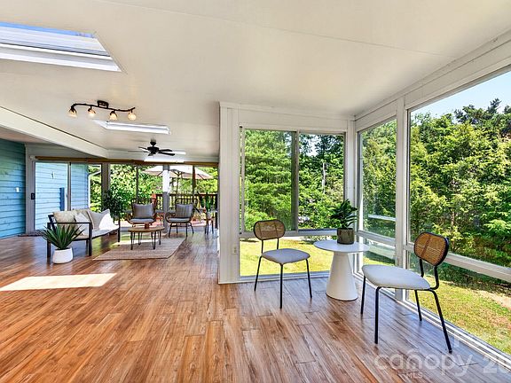 2nd image of 109 Lovers Loop Rd