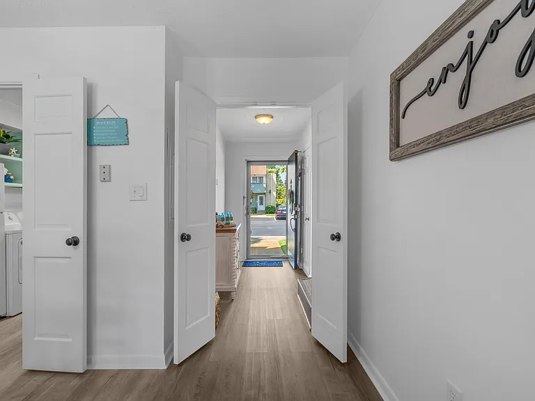 4701 N Kings Hwy #10 — Photo 4