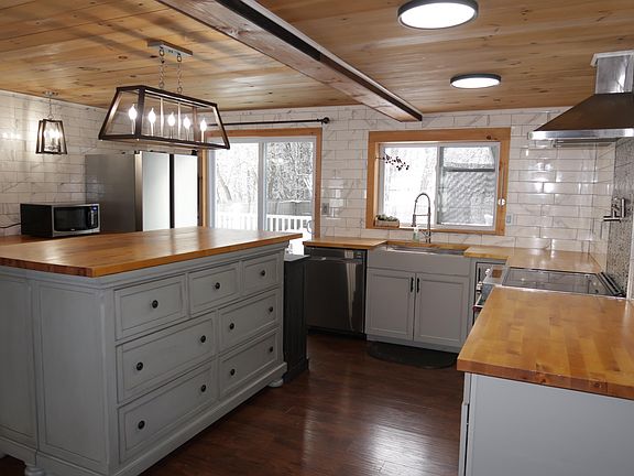 2nd image of 2 Hutchins Circle