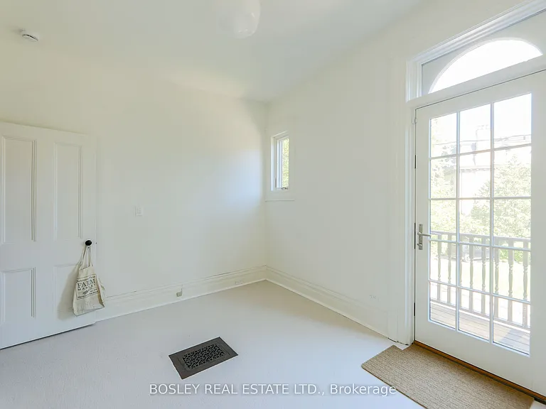 12 Meredith Cres #UPPER — Photo 37