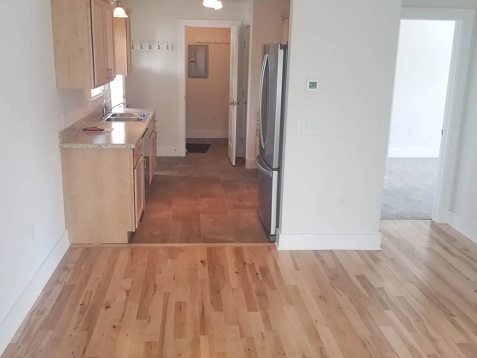 2 bed, 850 sqft, $2,300 — Photo 4