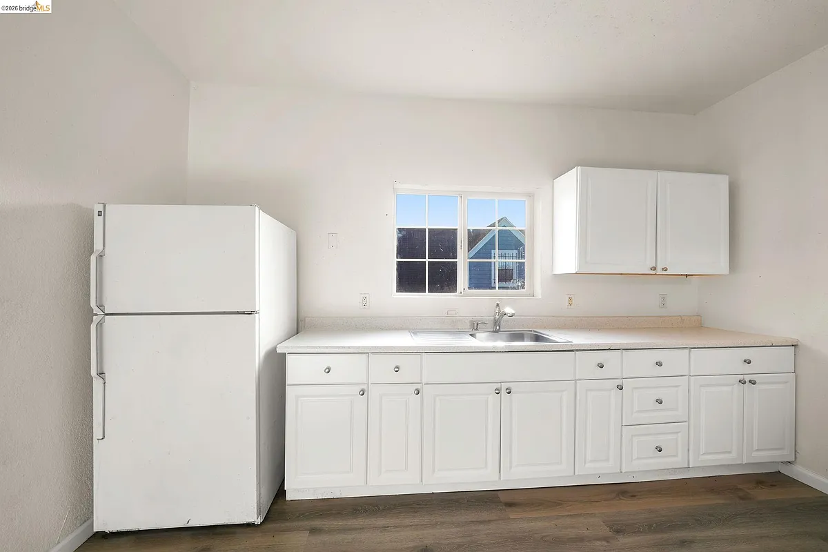 Building Photo - 203 Bissell Ave #2