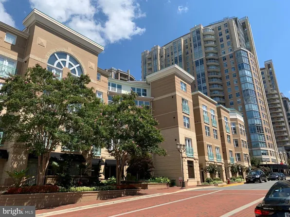 12000 Market St APT 483, Reston, VA 20190