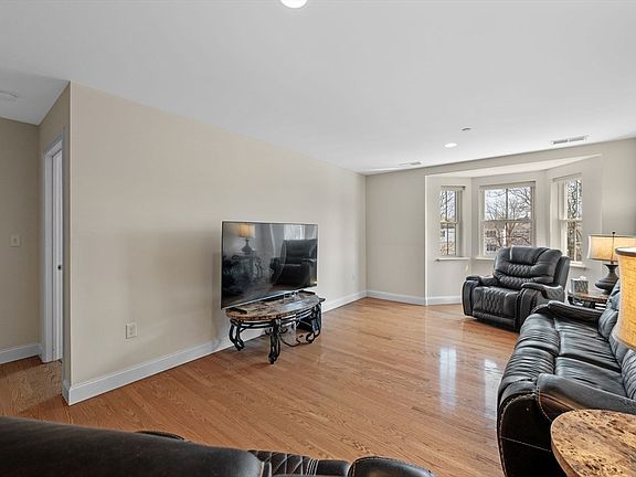2nd image of 120 Wyllis Ave Unit 315