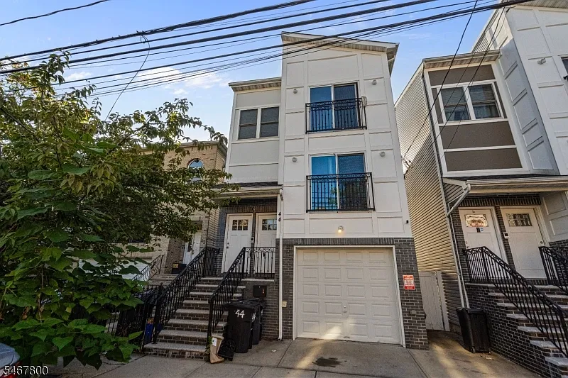 3 bed, 2.0 bath, $3,000 — Photo 1