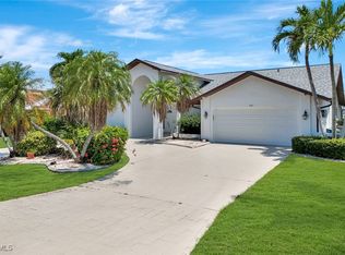 421 SW 51st Ter, Cape Coral, FL 33914