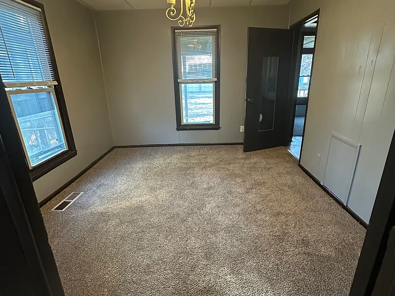 2732 W Cameron St — Photo 14