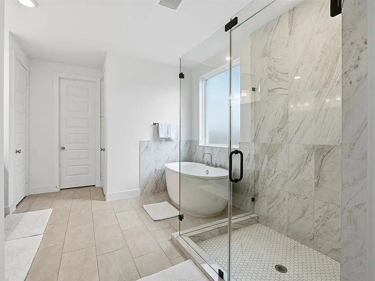 8022 Hingham Ln — Photo 15