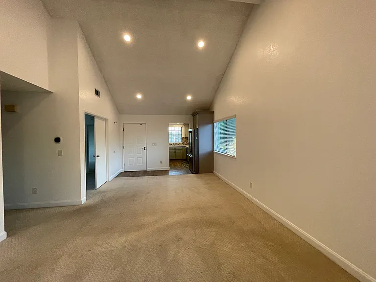 5015 Shalimar Cir — Photo 30