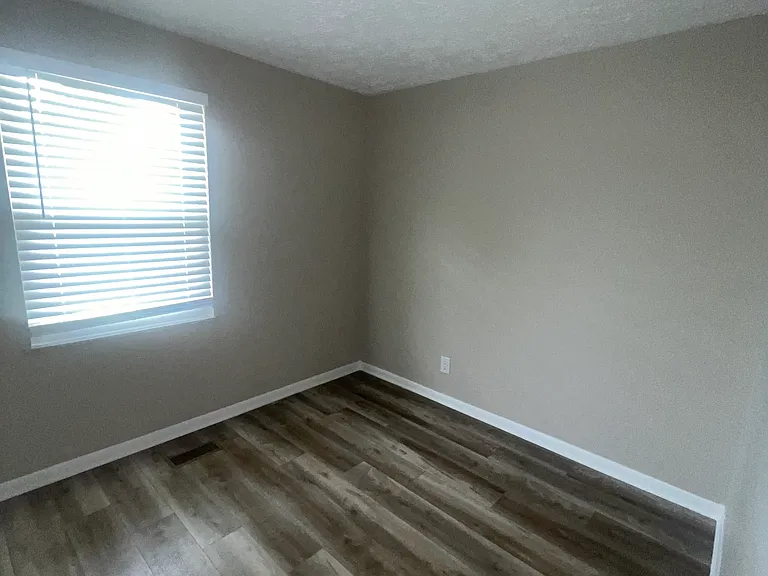 408 Banbury Dr — Photo 6