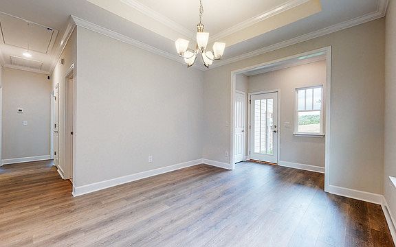 5th image of 737 Goswell Dr
