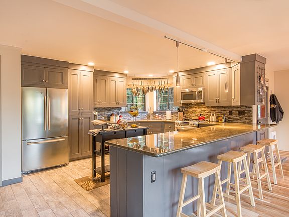 3rd image of 10380 Snow Shoe Cir