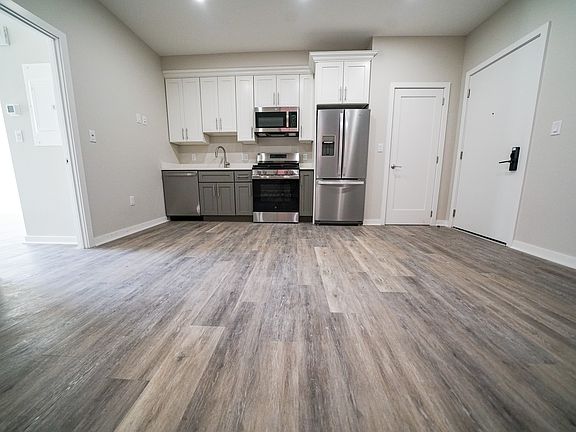 2nd image of 10 Blackwood St #102