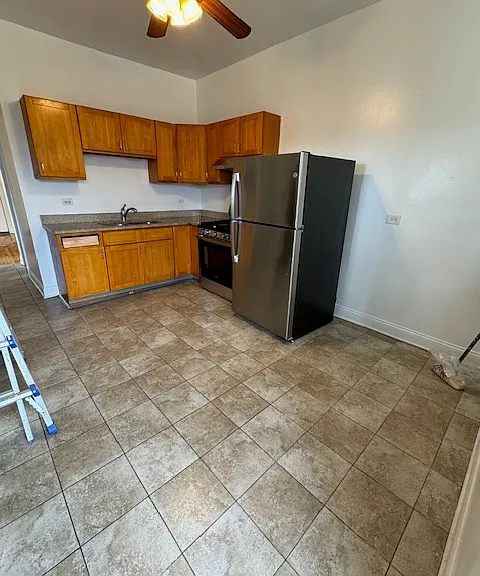 Backsplash will be added this weekend.
The drawer is being fixed.