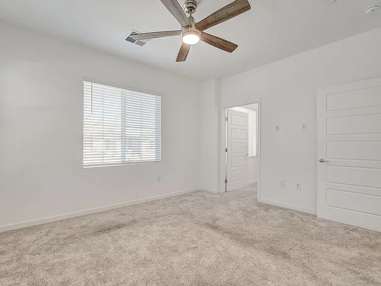5730 Sky Pointe Dr #190 — Photo 33