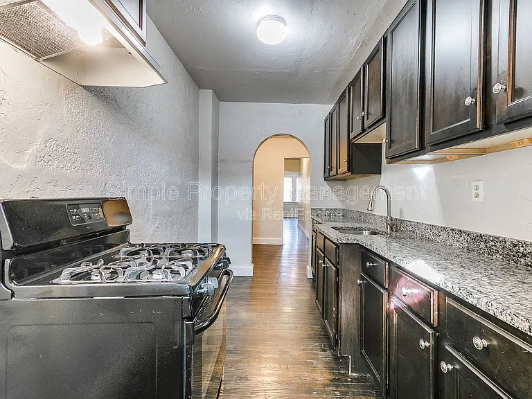 946 East Dr — Photo 8