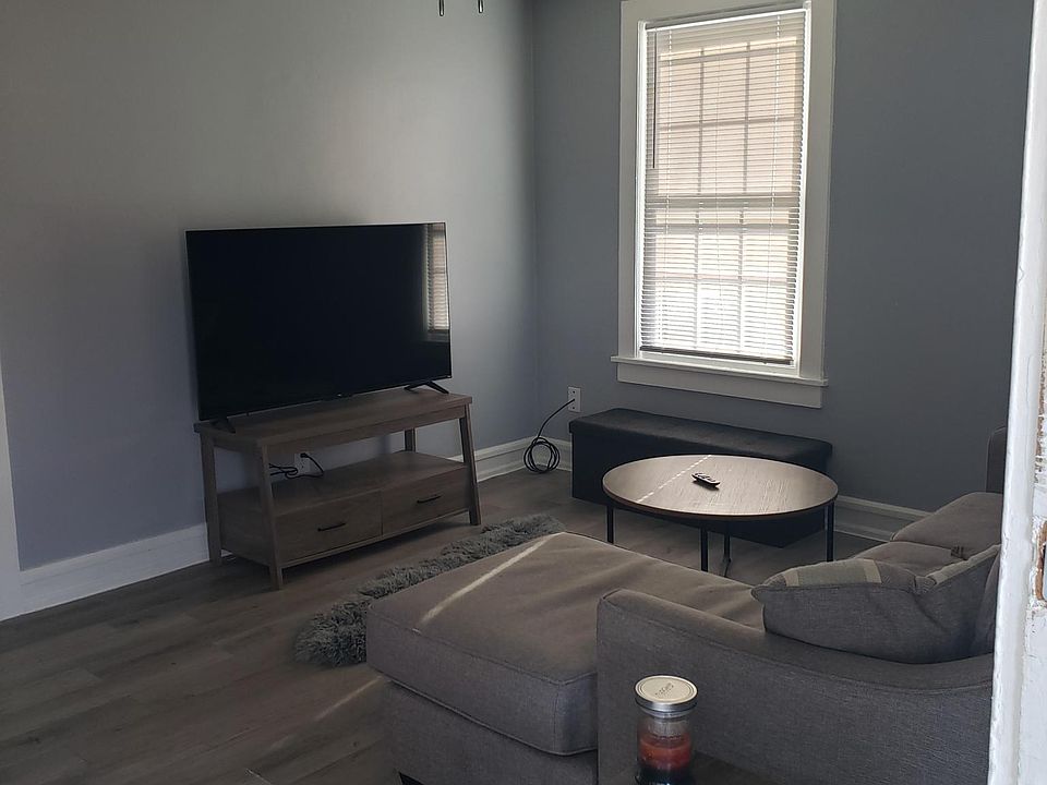 1st image of 807 Cline St