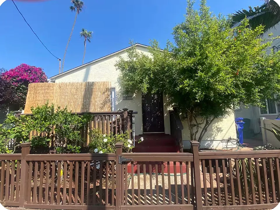 1611 Cable St