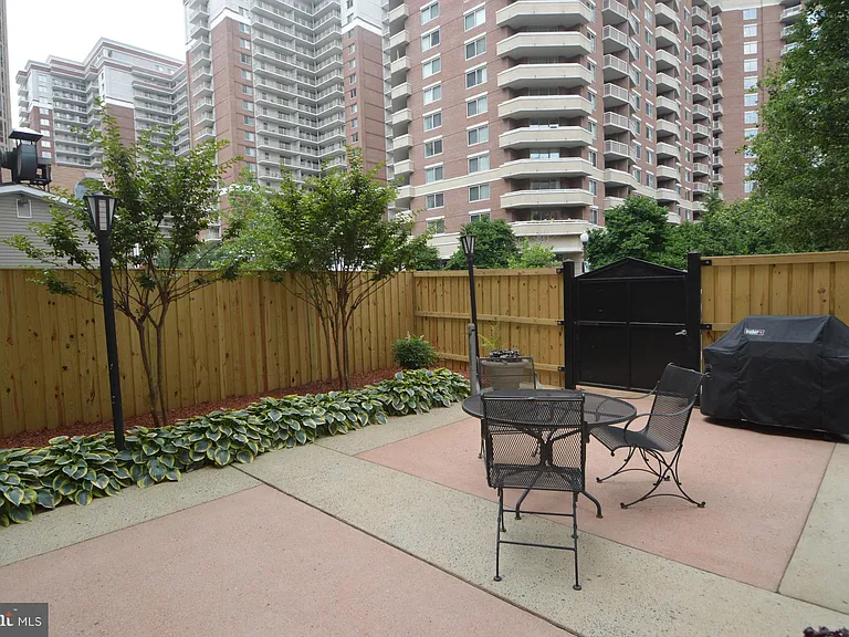 880 N Pollard St #504 — Photo 6