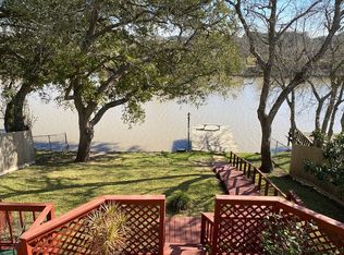 517 Riverside Dr, Palacios, TX 77465