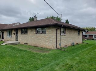 1334 S 22nd St, Manitowoc, WI 54220