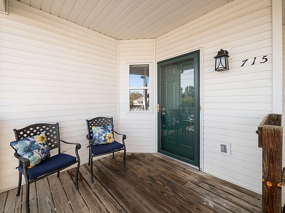 3rd image of 715 Milcrest Dr #715
