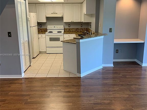 4th image of 600 N Crestwood Ct N #610