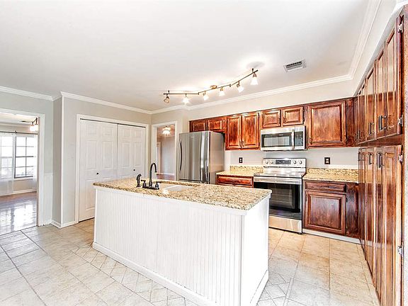 3rd image of 505 Ashland Dr