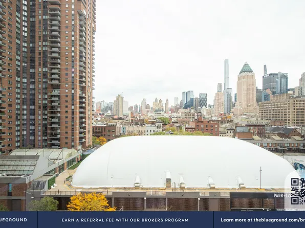 450 West 42nd Street image 9 of 34