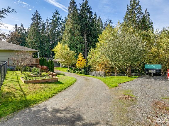 5th image of 4924 Vista Place