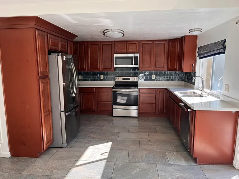 Large, well lit and fully equipped kitchen