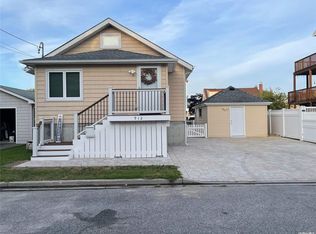 912 S 6th St, Lindenhurst, NY 11757